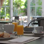 Hotel Saint Louis - Au Coeur Des Remparts