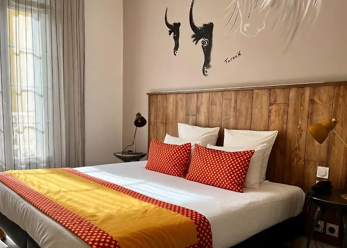 Hotel Saint Louis - Au Coeur Des Remparts