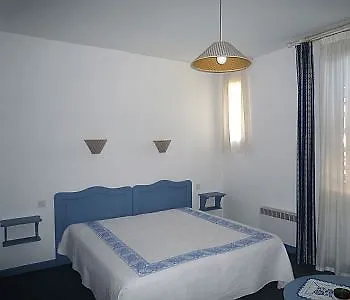 Hotel Saint Louis - Au Coeur Des Remparts